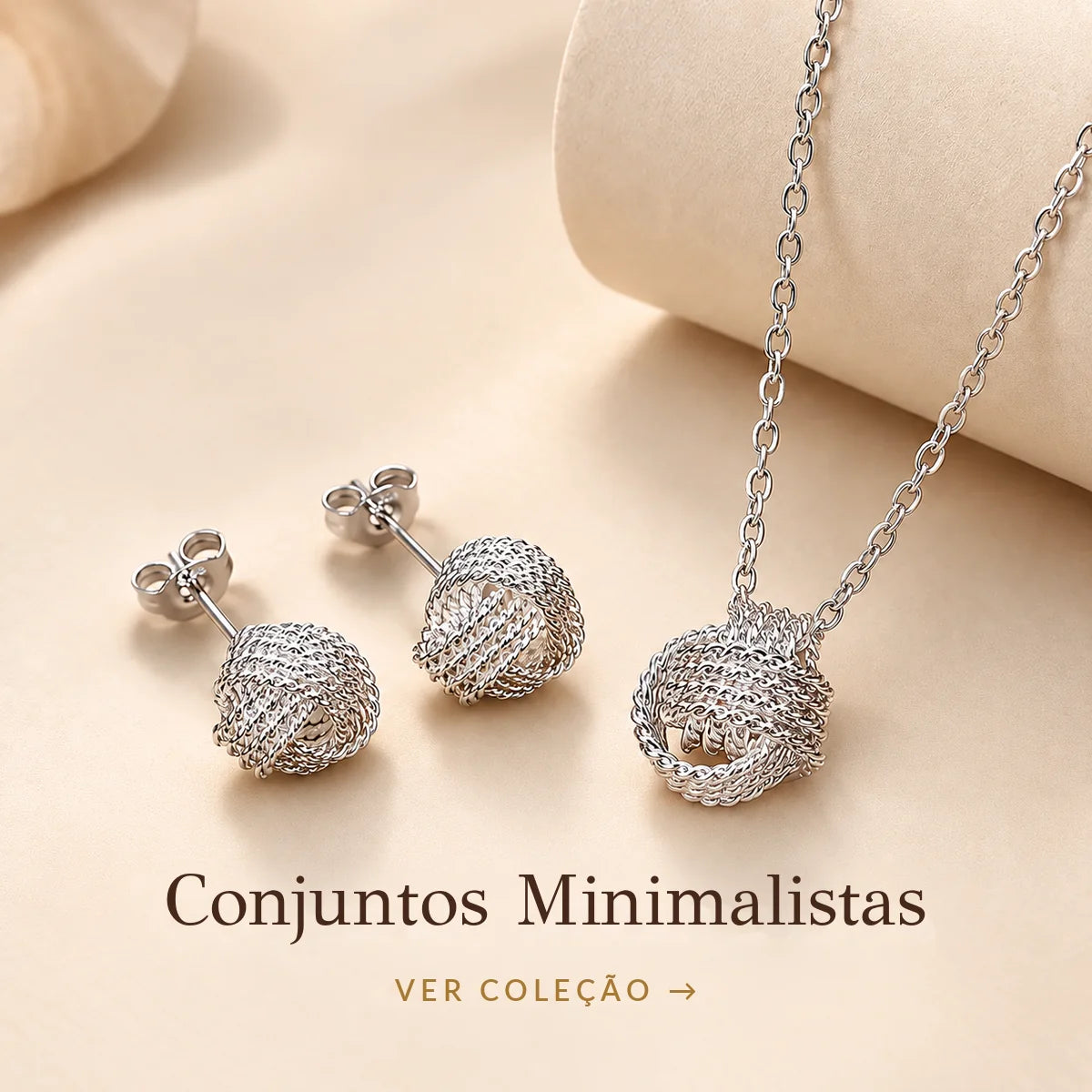 Conjunto minimalista de colar e brincos prateados Klyko