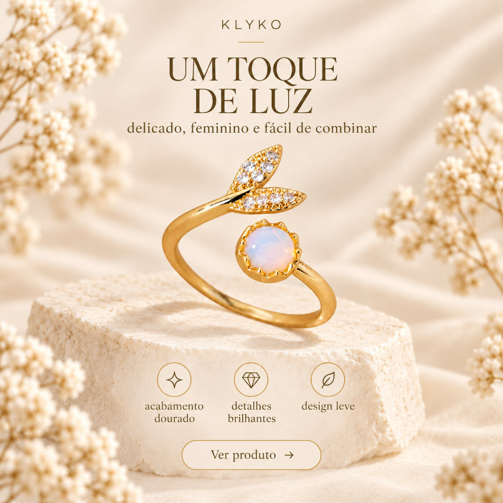 Anel FLORA feminino dourado com detalhes brilhantes e design leve
