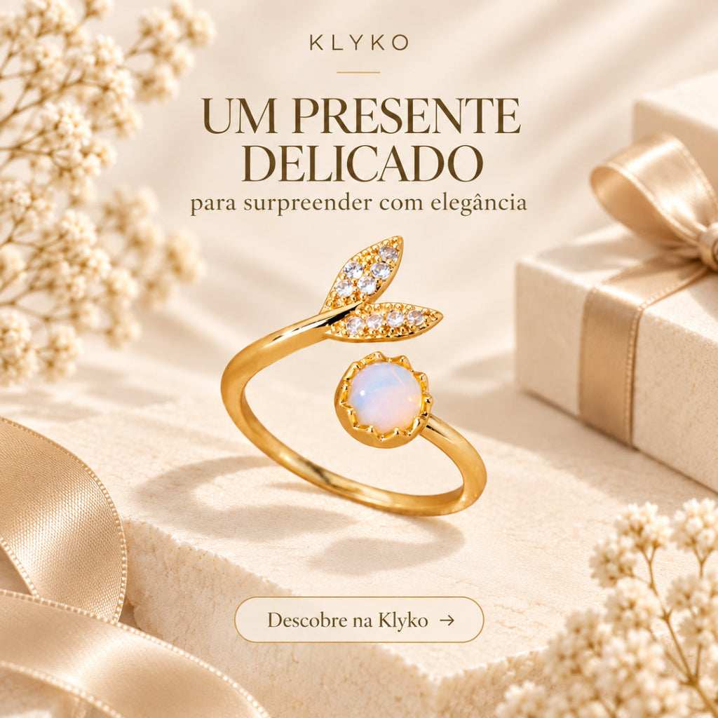 Anel FLORA dourado apresentado como presente delicado e elegante