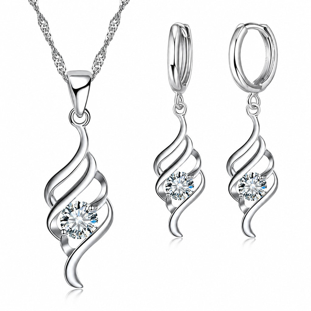 Conjunto LYRA com colar e brincos de acabamento prateado e zircónia