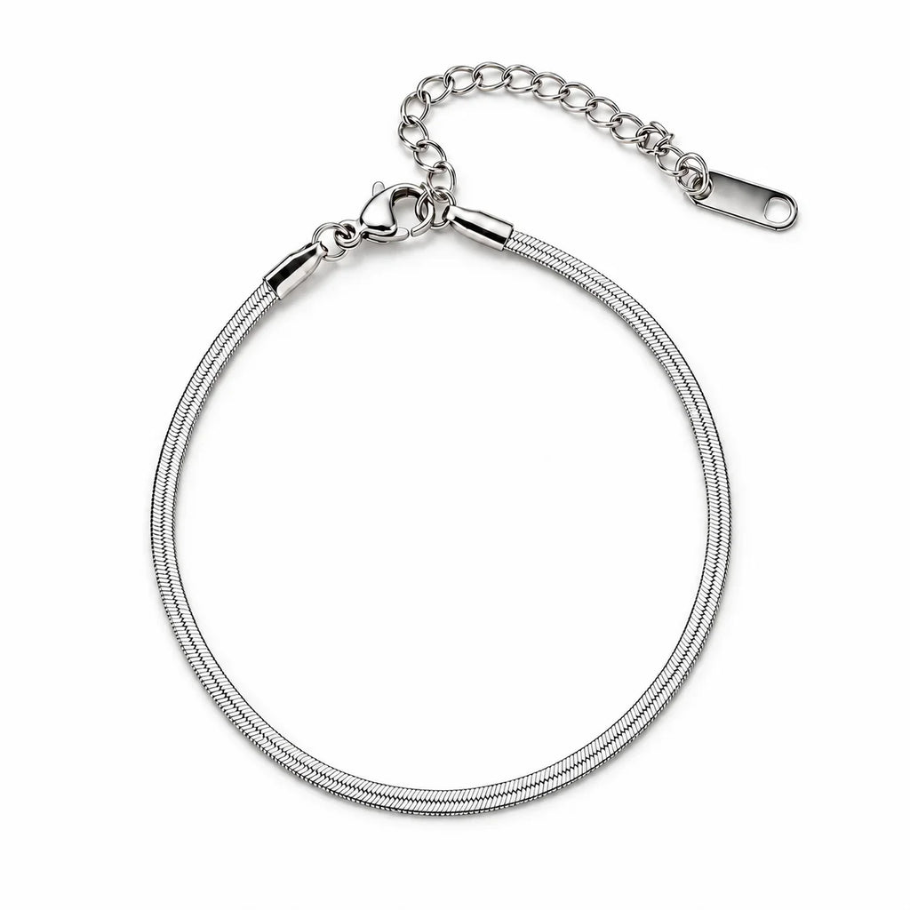 Pulseira NAYA prateada de corrente fina em aço inoxidável, vista completa em fundo branco