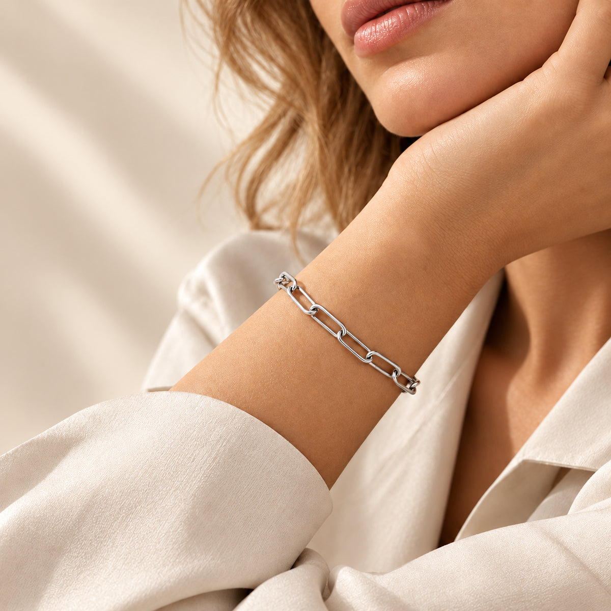 Pulseira ELOS em aço inoxidável com design de corrente e elos alongados.