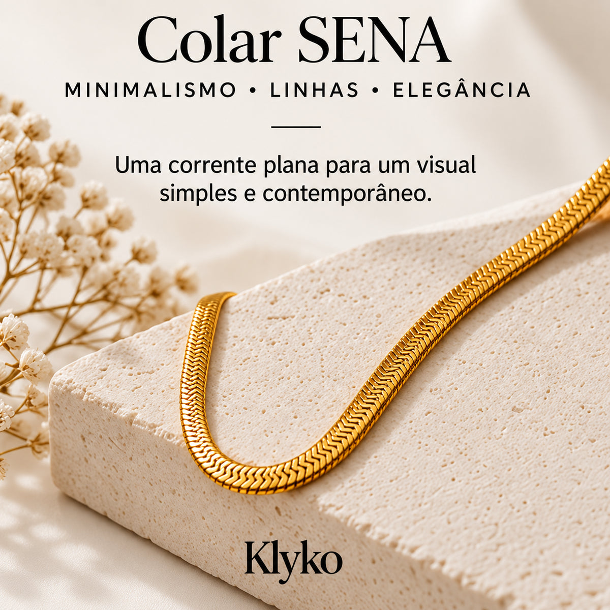 Colar SENA prateado em aço inoxidável em detalhe da corrente plana.