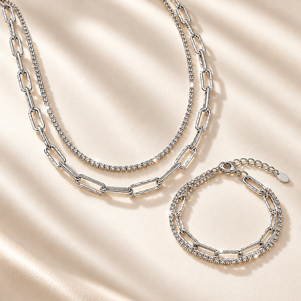 Conjunto CLIP em fundo champanhe com colar de corrente dupla paperclip e ténis e pulseira coordenada