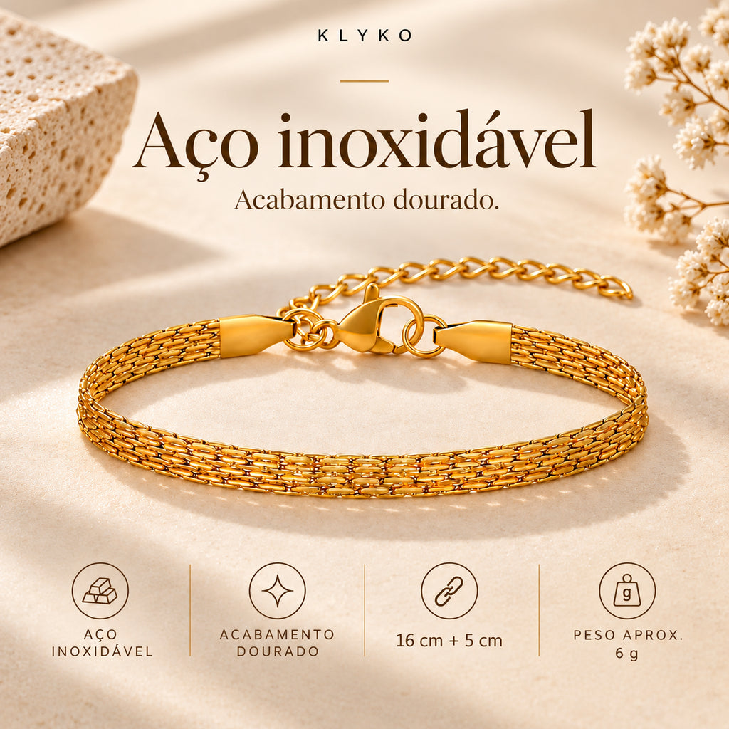 Detalhe da estrutura de várias correntes da Pulseira LUMA dourada.