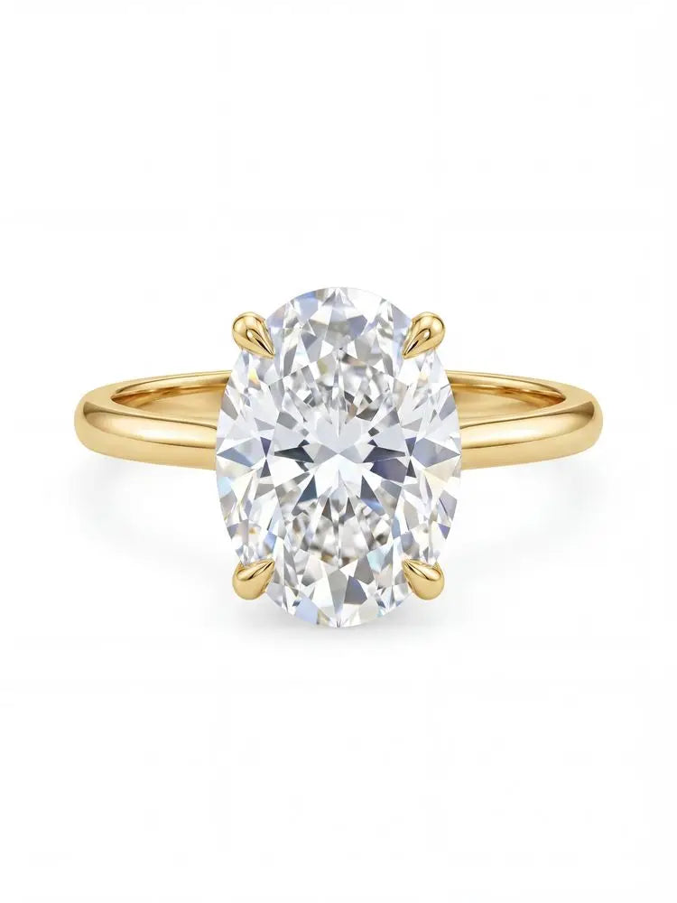 Pormenor da zircónia cúbica oval com cravação por garras no dourado