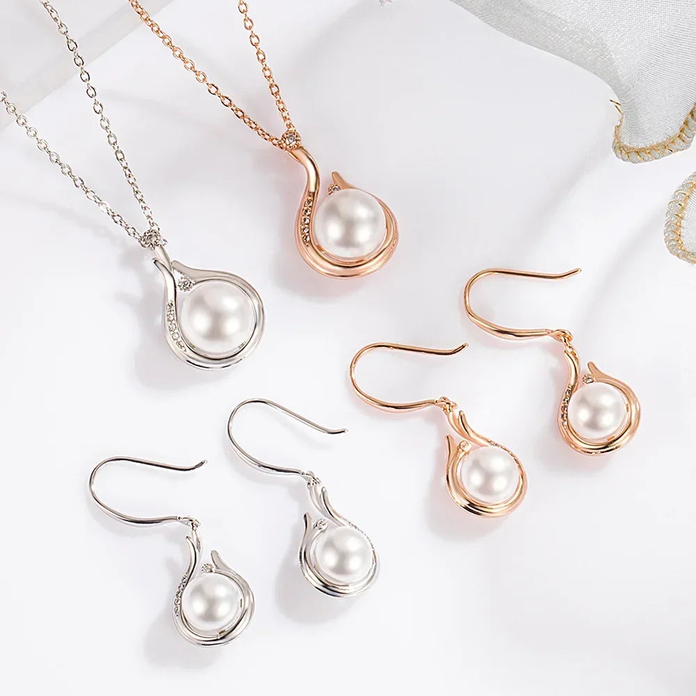 Conjunto ELIA com detalhe do pendente circular e brincos coordenados