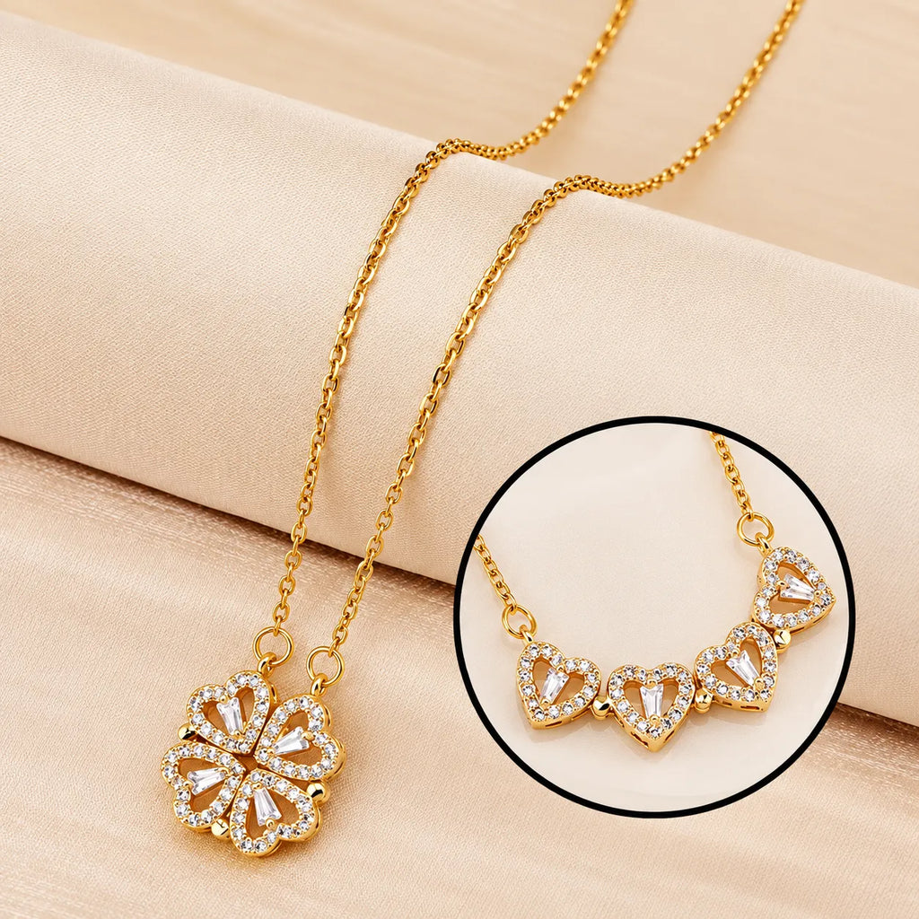 Detalhe do Colar LUCKY dourado transformável com corações e trevo