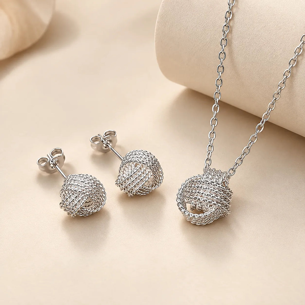 Conjunto EIRA de colar e brincos com esferas