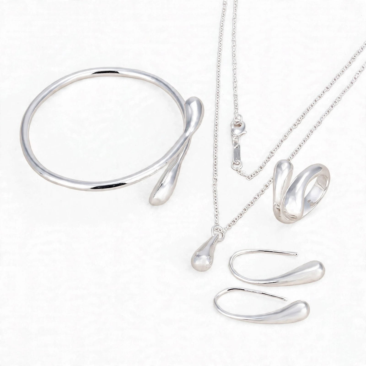 Conjunto NIVA de 4 peças com acabamento prateado e design em gota